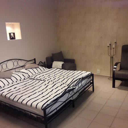 Lucas Apartment - Self Check-In Братислава Екстериор снимка