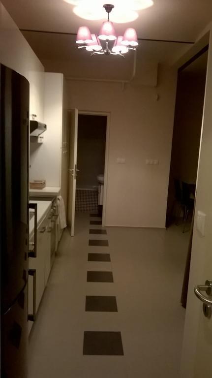 Lucas Apartment - Self Check-In Братислава Екстериор снимка